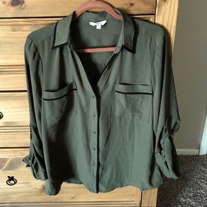 Candie’s dark olive-green top